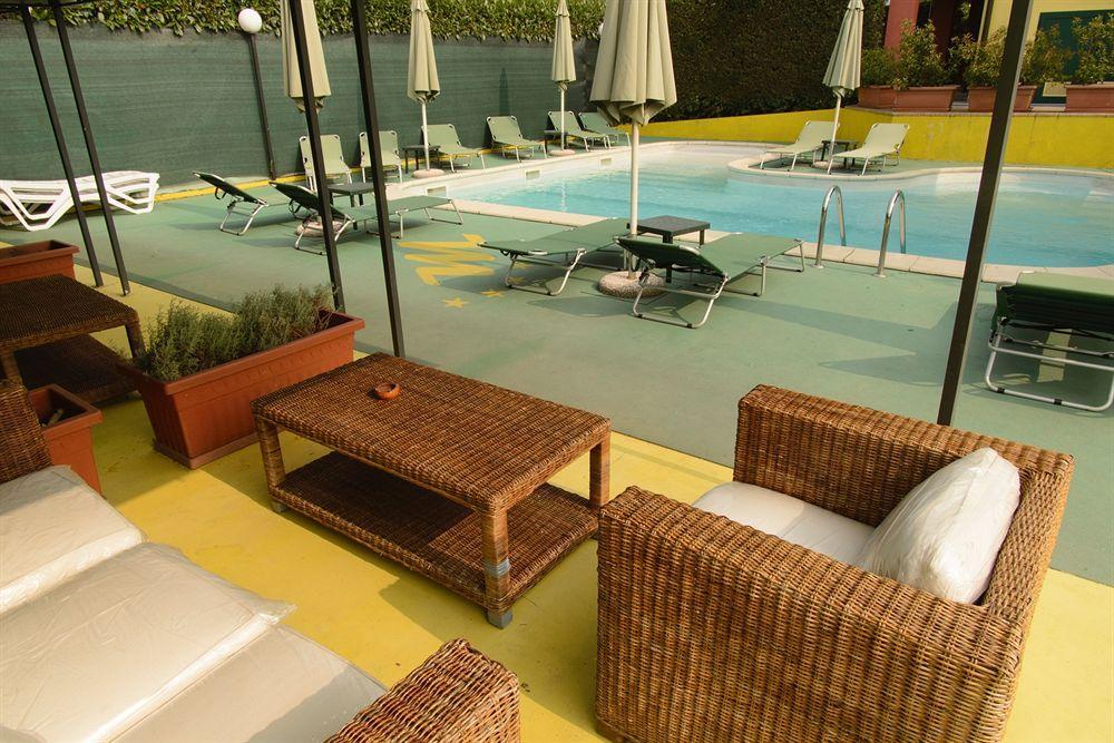 Hotel Motel Residence S Front Exterior photo
